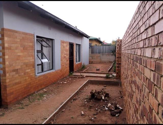 2 BEDROOM PROPERTY TO RENT IN NEWLANDS